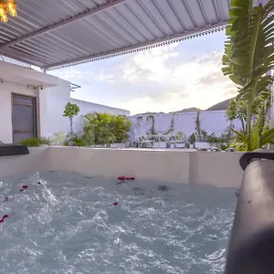 https://villa-aravali-homestay-with-rooftop-jacuzzi.udaipurhotels.org